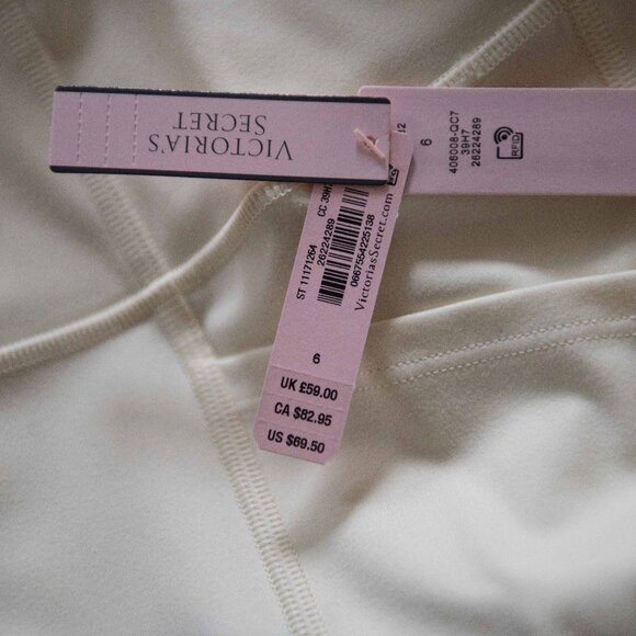 Victoria's Secret Incredible Essential Leggings *Runs Small* - Picture 12 of 12